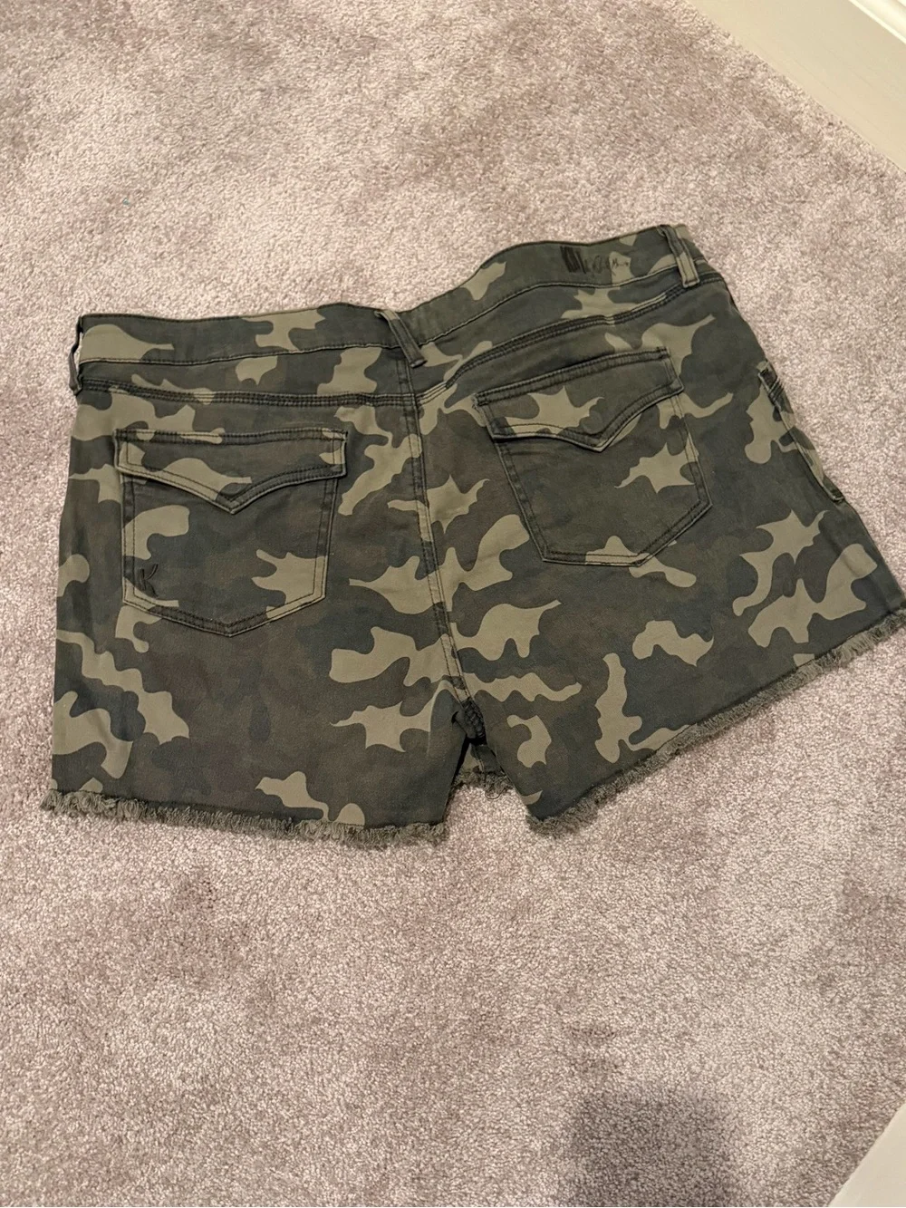 KUT from the Kloth Jenna Camo Utility Shorts 18 Stretch Cutoff Frayed High Rise